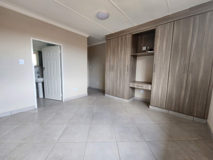 To Let 2 Bedroom Property for Rent in New Redruth Gauteng