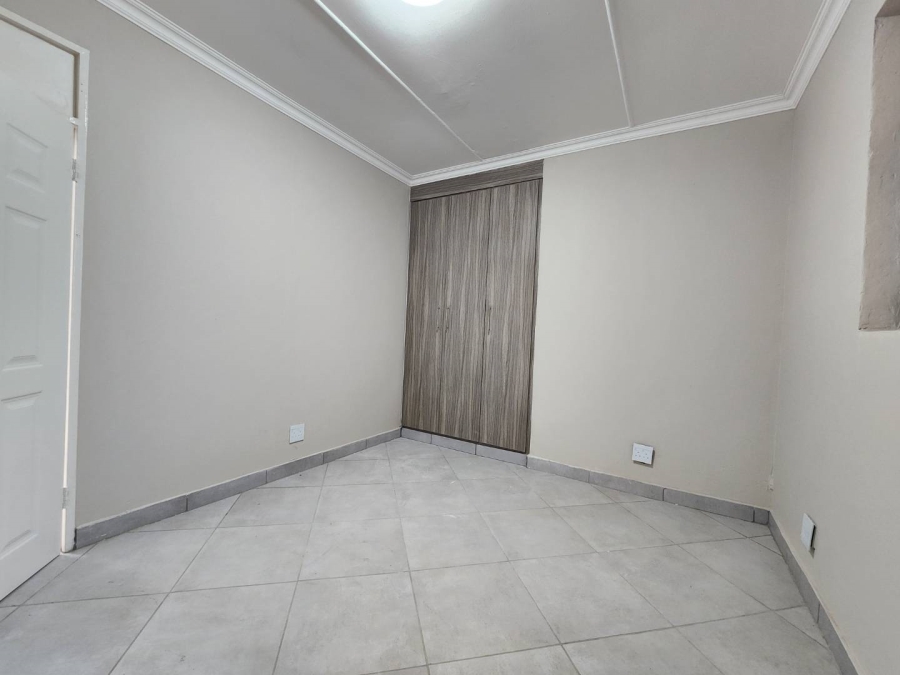 To Let 2 Bedroom Property for Rent in New Redruth Gauteng