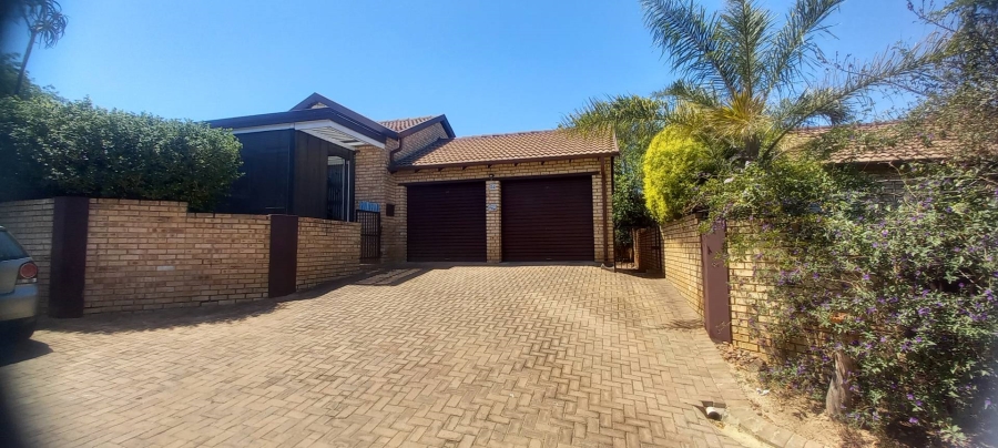 3 Bedroom Property for Sale in Honeydew Gauteng