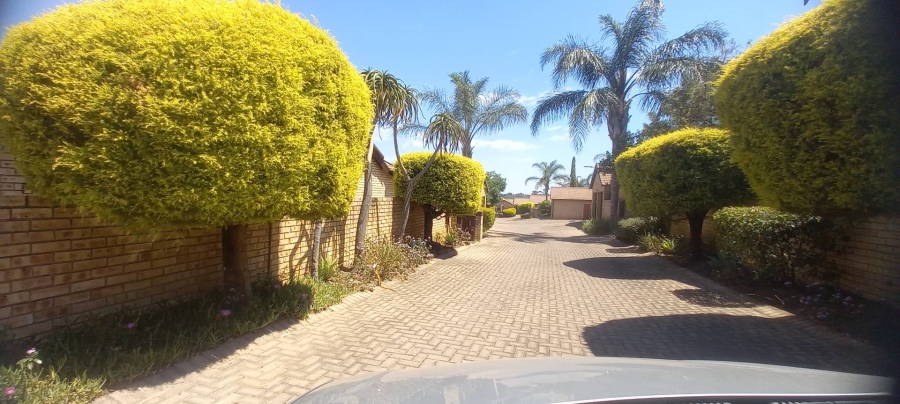 3 Bedroom Property for Sale in Honeydew Gauteng