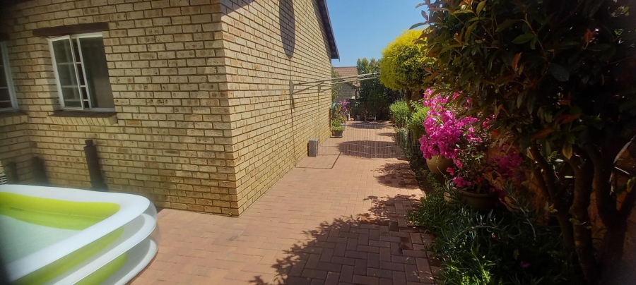 3 Bedroom Property for Sale in Honeydew Gauteng