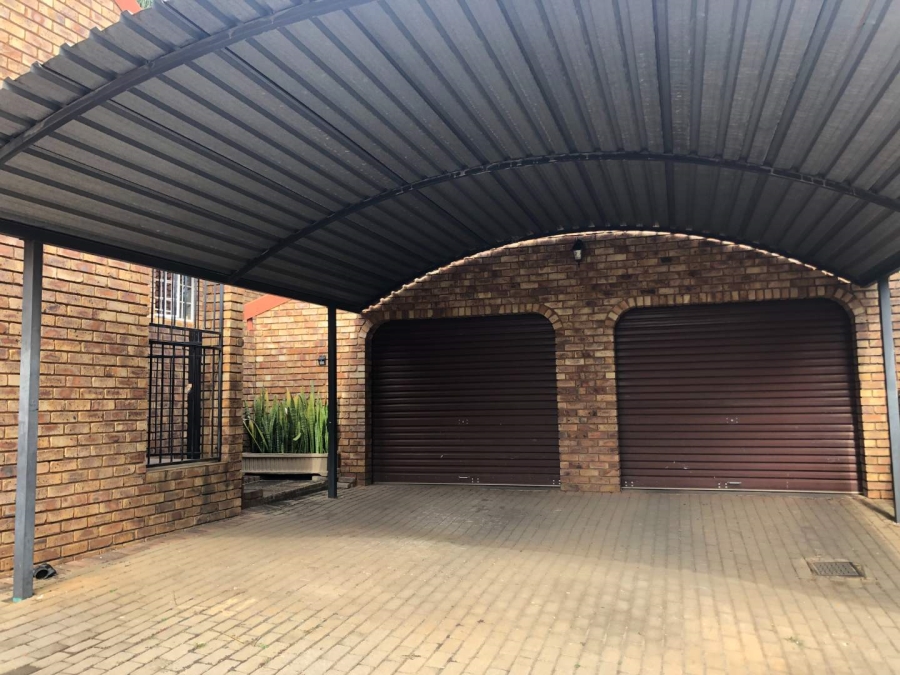 To Let 3 Bedroom Property for Rent in Erasmuskloof Gauteng