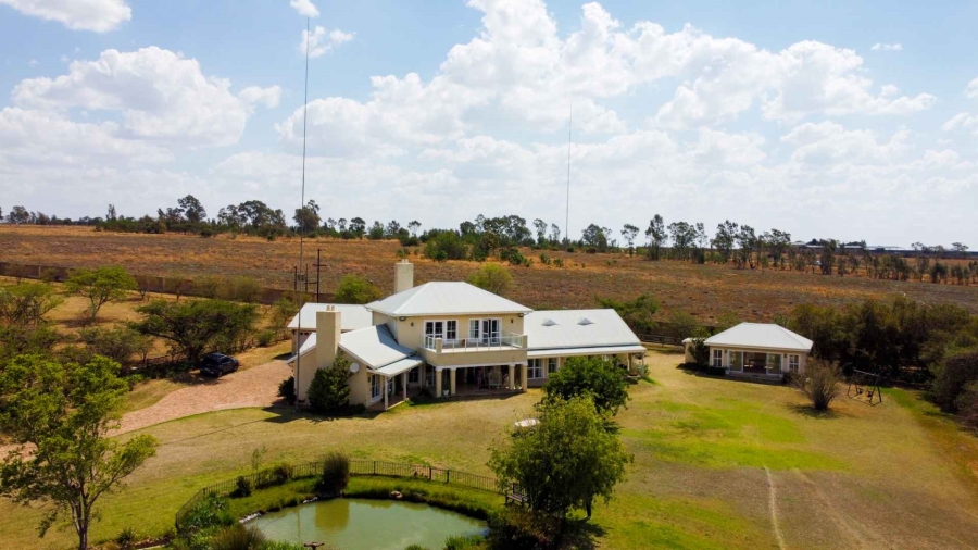 4 Bedroom Property for Sale in Blue Hills Gauteng