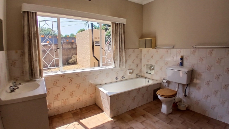 To Let 4 Bedroom Property for Rent in Montgomery Park Gauteng