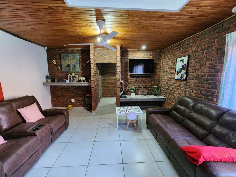 To Let 3 Bedroom Property for Rent in Eldoraigne Gauteng