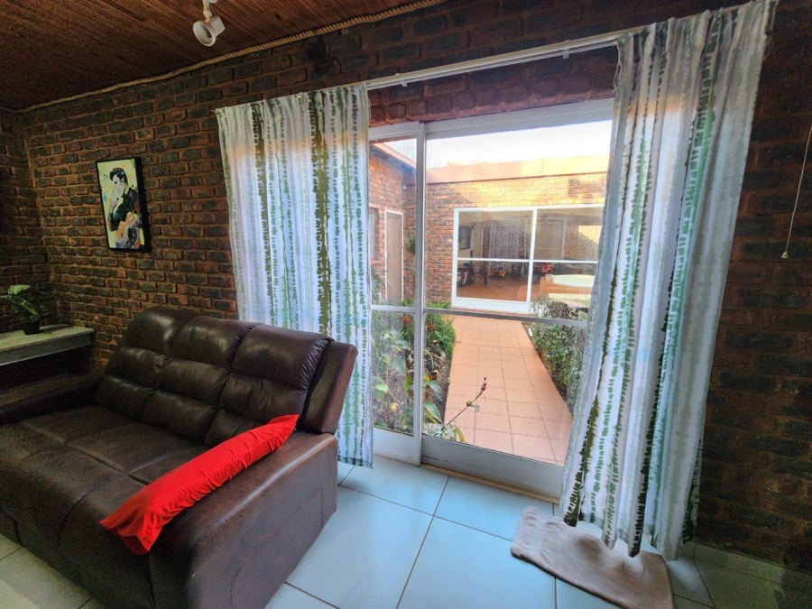 To Let 3 Bedroom Property for Rent in Eldoraigne Gauteng