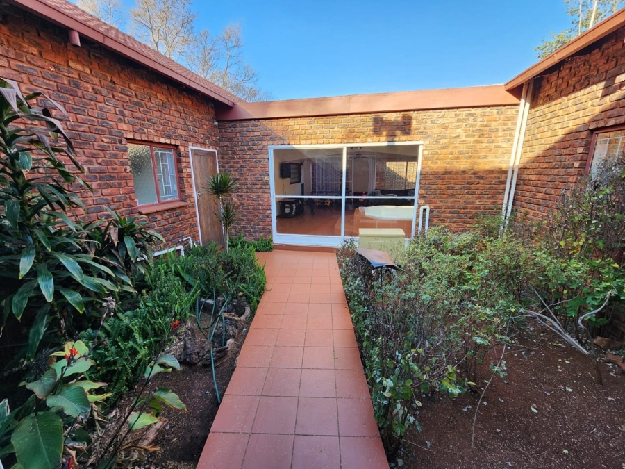 To Let 3 Bedroom Property for Rent in Eldoraigne Gauteng