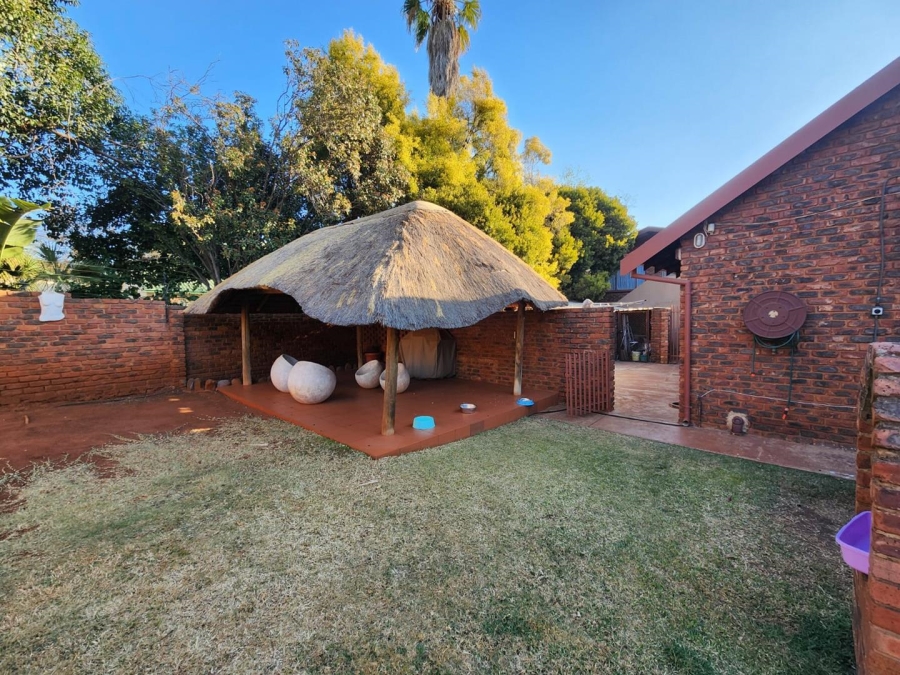 To Let 3 Bedroom Property for Rent in Eldoraigne Gauteng