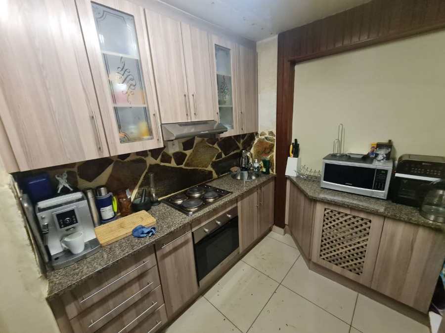 To Let 1 Bedroom Property for Rent in Lukasrand Gauteng