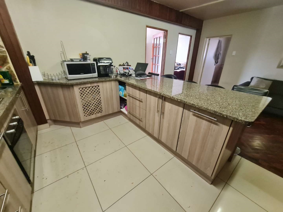 To Let 1 Bedroom Property for Rent in Lukasrand Gauteng