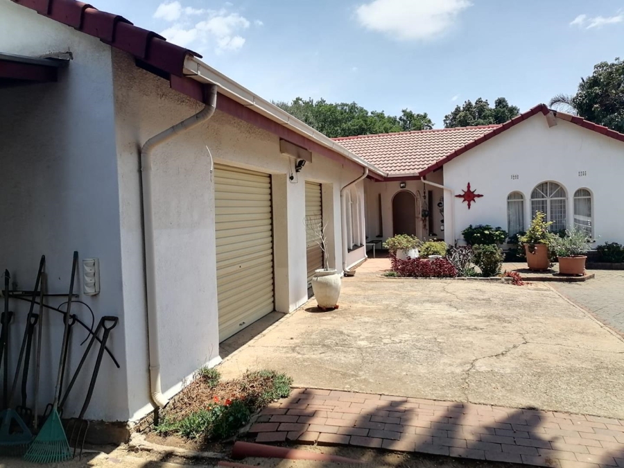 3 Bedroom Property for Sale in Glen Marais Gauteng