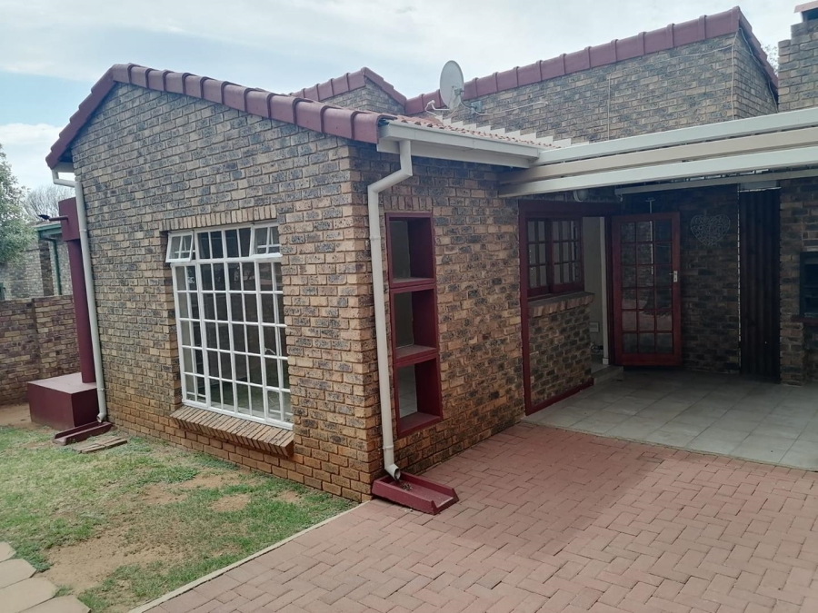 2 Bedroom Property for Sale in Glen Marais Ext 22 Gauteng