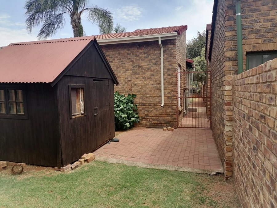 2 Bedroom Property for Sale in Glen Marais Ext 22 Gauteng