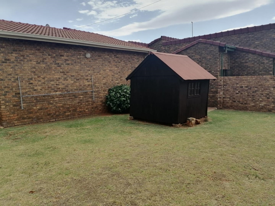 2 Bedroom Property for Sale in Glen Marais Ext 22 Gauteng