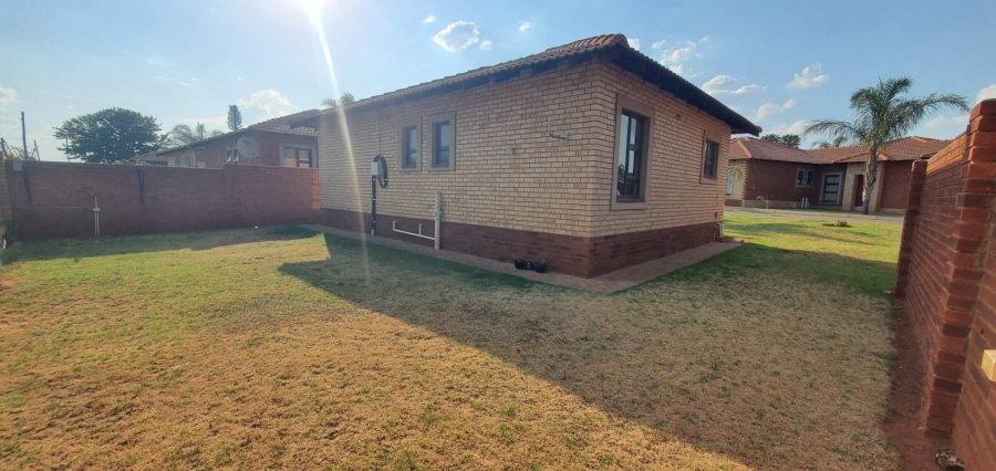 2 Bedroom Property for Sale in Groblerpark Gauteng