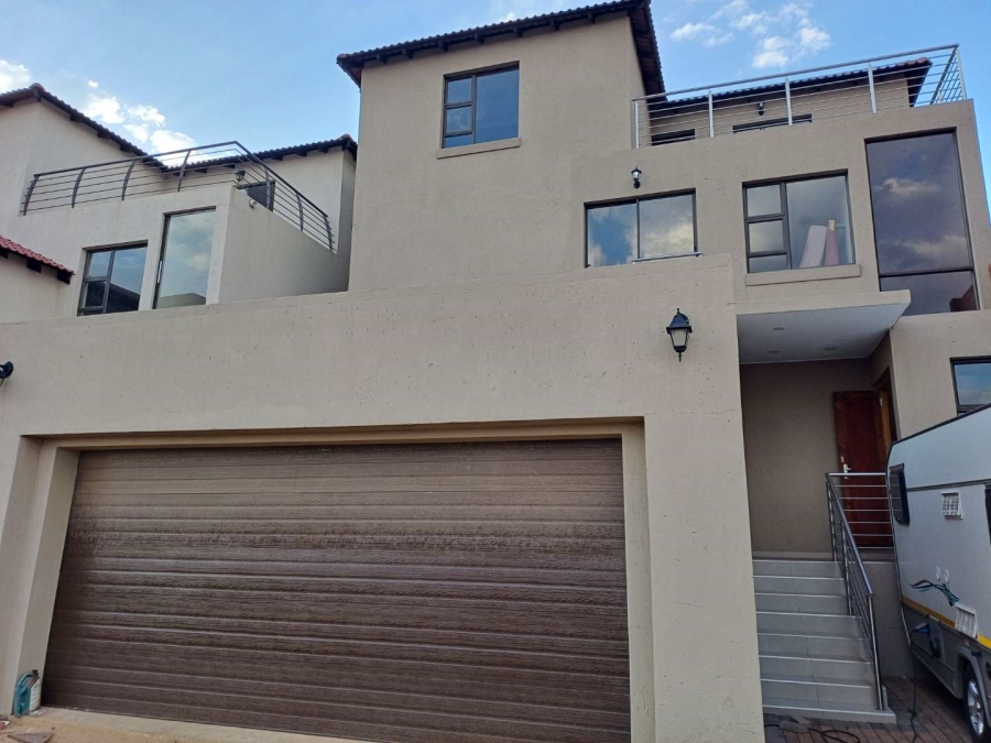 3 Bedroom Property for Sale in South Crest Gauteng