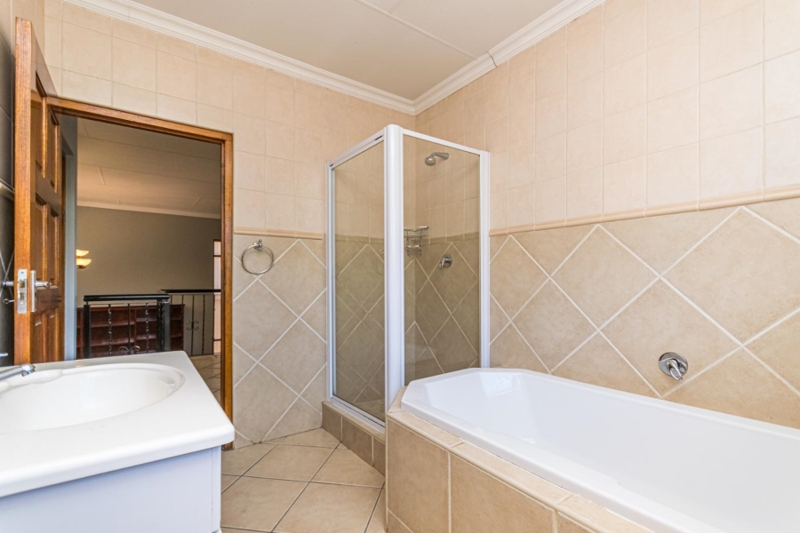 3 Bedroom Property for Sale in Mulbarton Gauteng