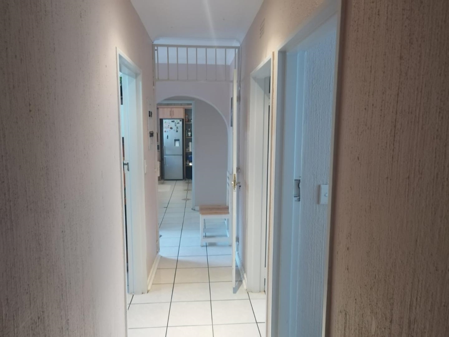 To Let 3 Bedroom Property for Rent in Brackendowns Gauteng