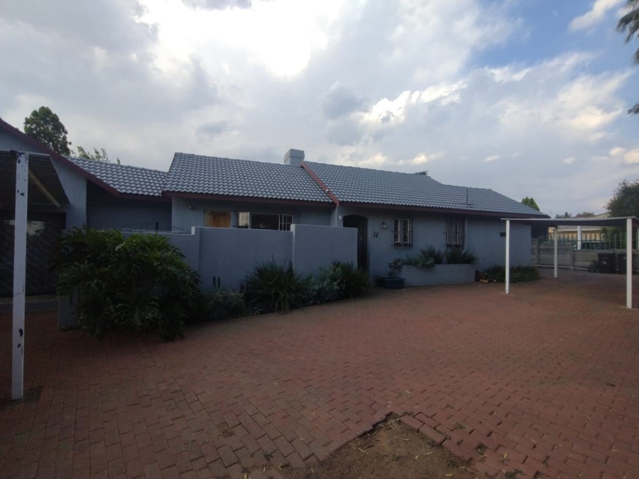 To Let 3 Bedroom Property for Rent in Brackendowns Gauteng