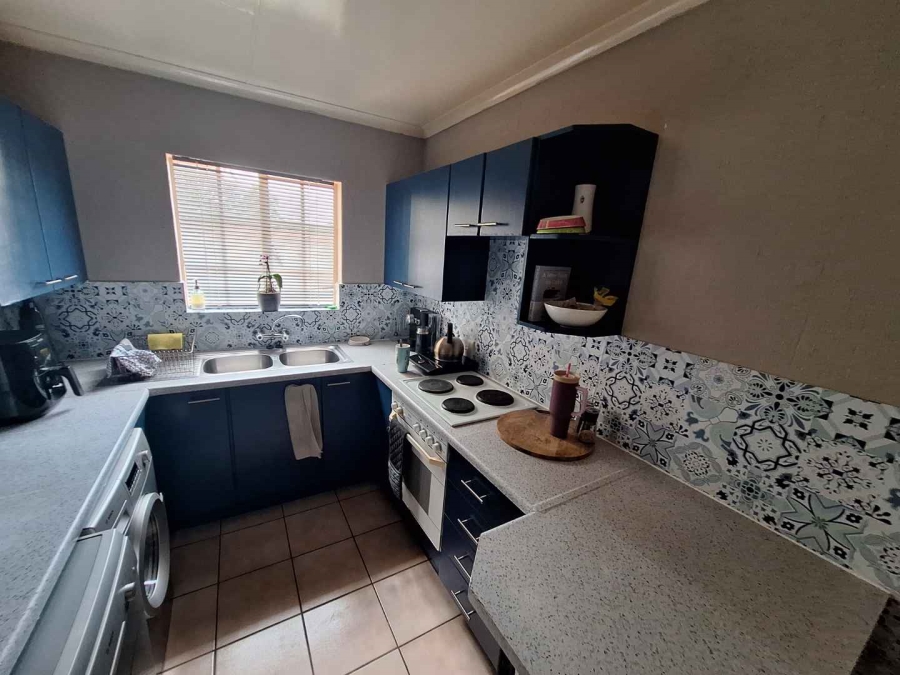 To Let 2 Bedroom Property for Rent in Weltevreden Park Gauteng