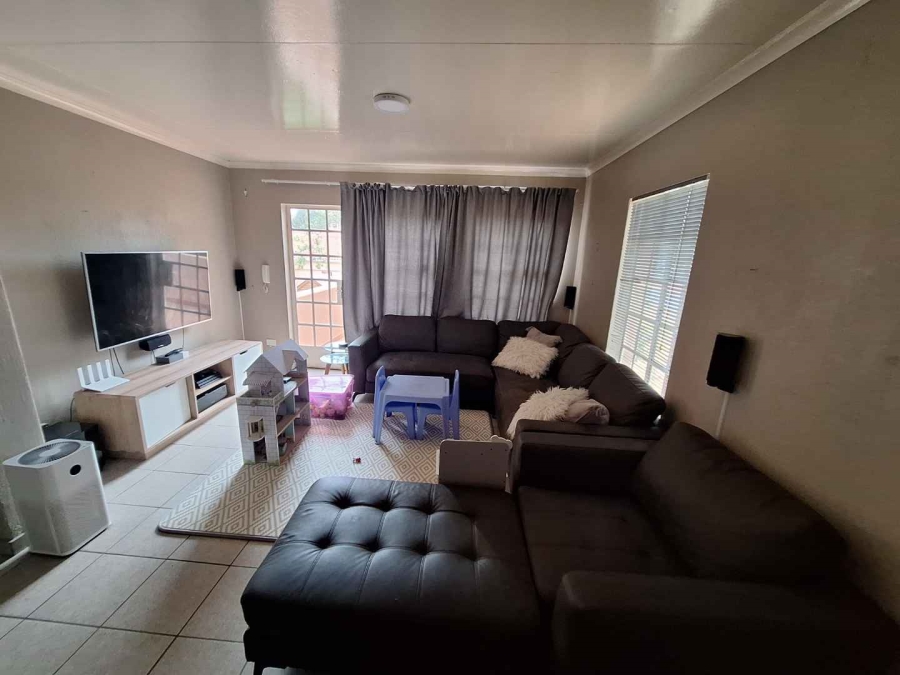 To Let 2 Bedroom Property for Rent in Weltevreden Park Gauteng