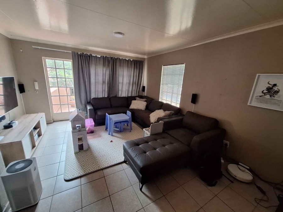 To Let 2 Bedroom Property for Rent in Weltevreden Park Gauteng