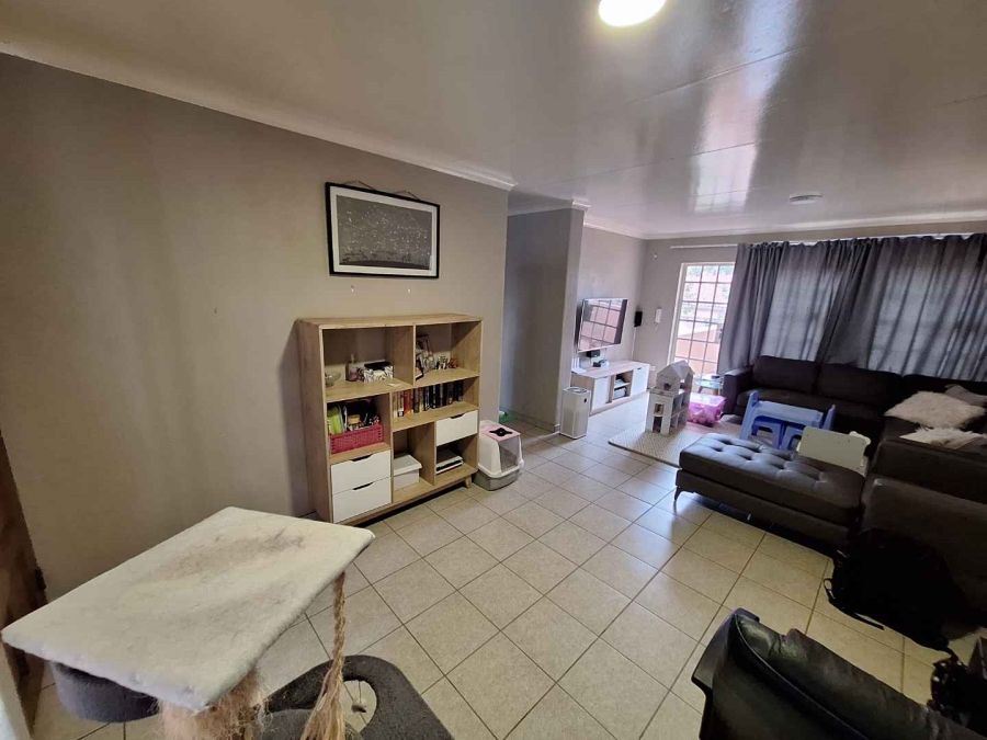 To Let 2 Bedroom Property for Rent in Weltevreden Park Gauteng