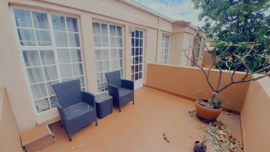 To Let 2 Bedroom Property for Rent in Weltevreden Park Gauteng