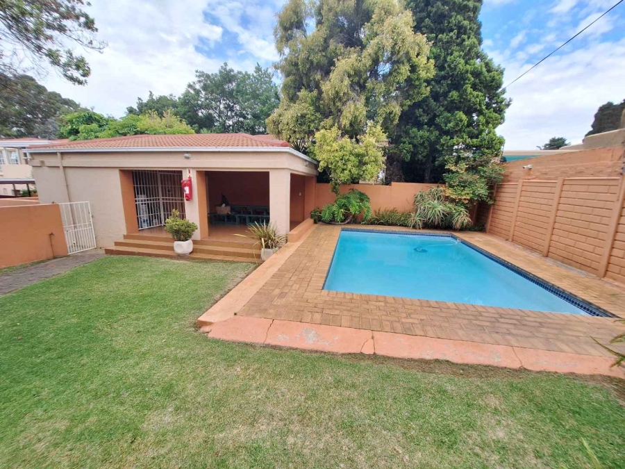 To Let 2 Bedroom Property for Rent in Weltevreden Park Gauteng