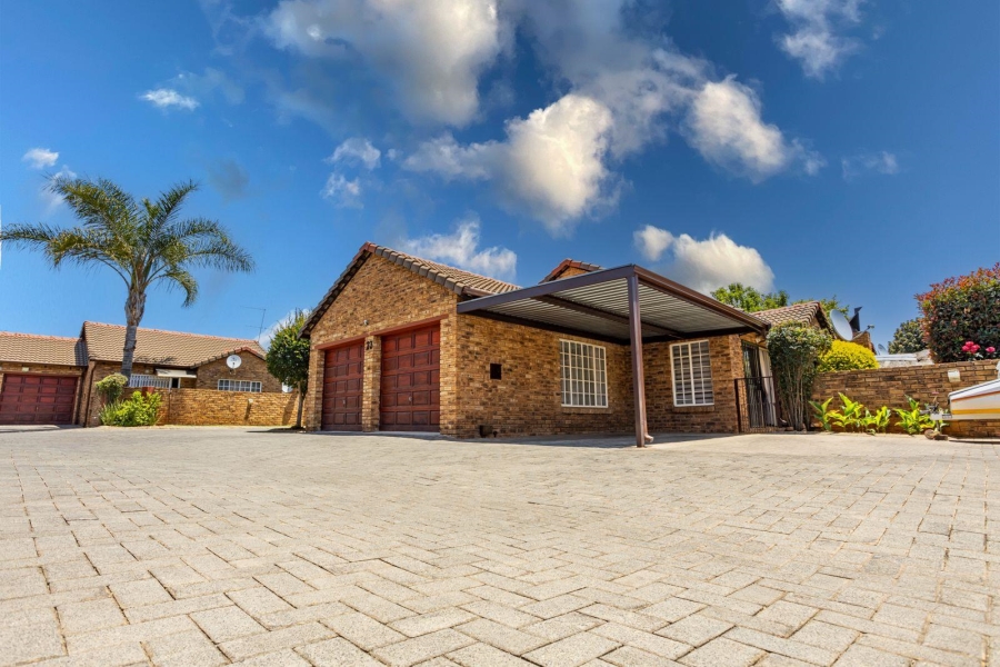 2 Bedroom Property for Sale in Willowbrook Gauteng