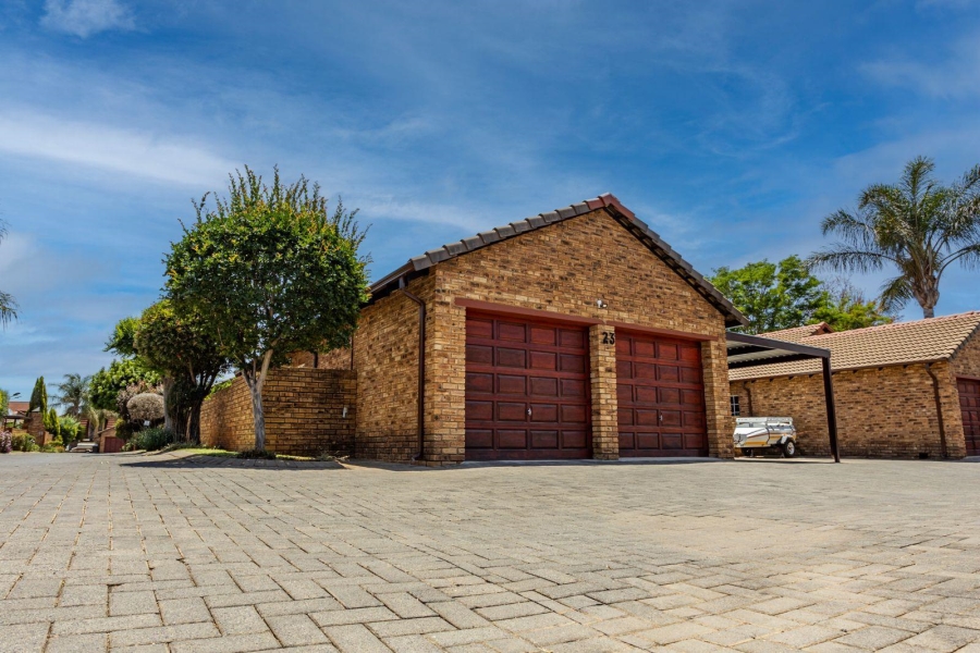 2 Bedroom Property for Sale in Willowbrook Gauteng