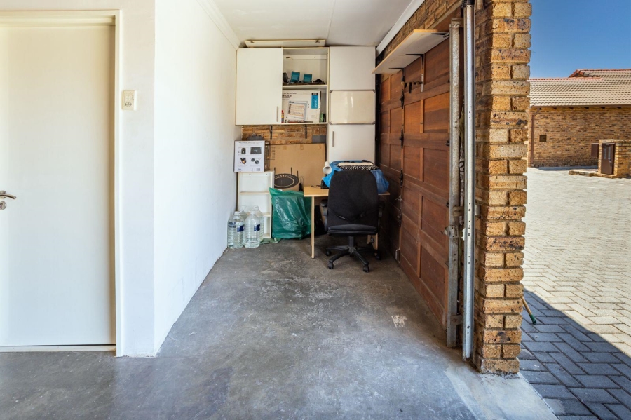 2 Bedroom Property for Sale in Willowbrook Gauteng