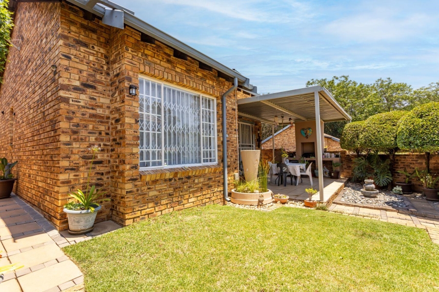 2 Bedroom Property for Sale in Wilgeheuwel Gauteng