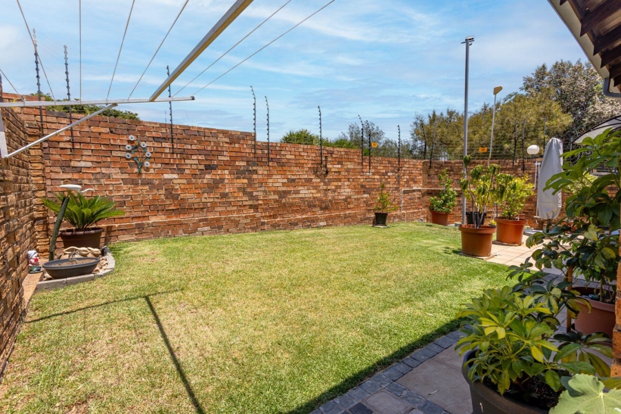 2 Bedroom Property for Sale in Wilgeheuwel Gauteng