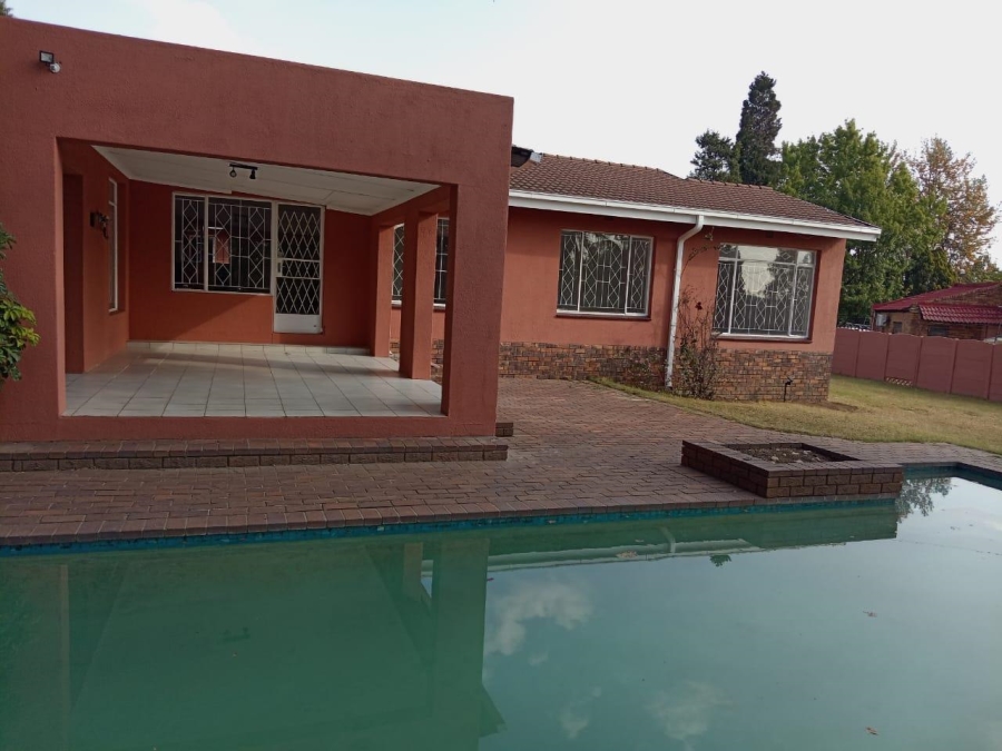 3 Bedroom Property for Sale in Buccleuch Gauteng