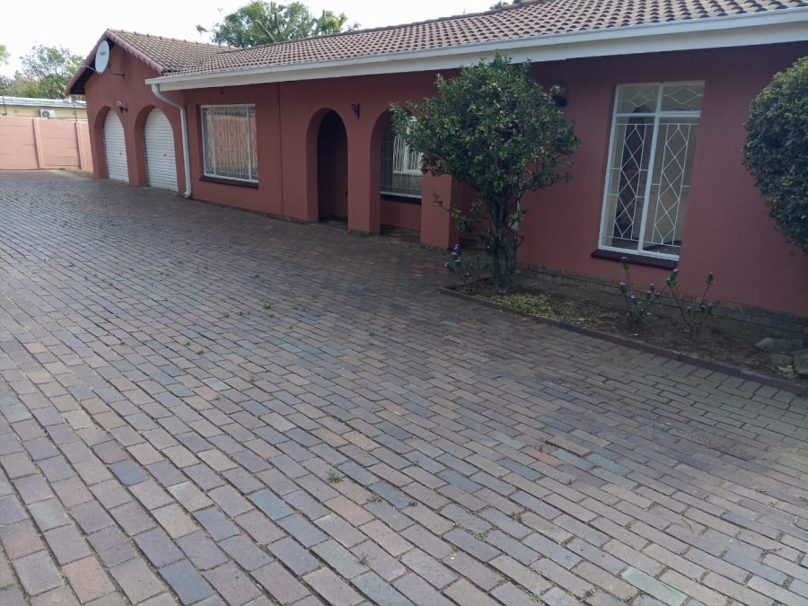 3 Bedroom Property for Sale in Buccleuch Gauteng