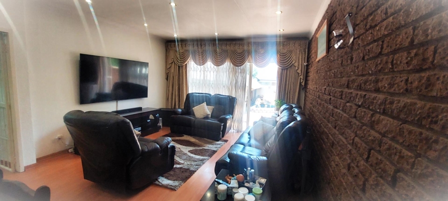 To Let 3 Bedroom Property for Rent in Mayberry Park Gauteng