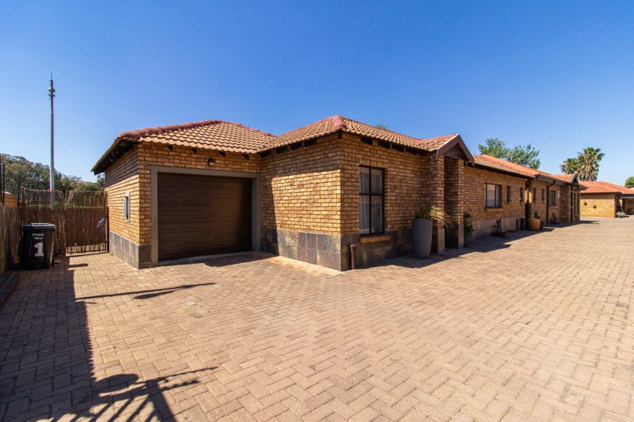 3 Bedroom Property for Sale in New Redruth Gauteng