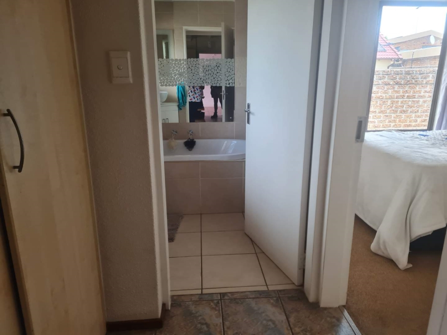 3 Bedroom Property for Sale in Ravenswood Gauteng