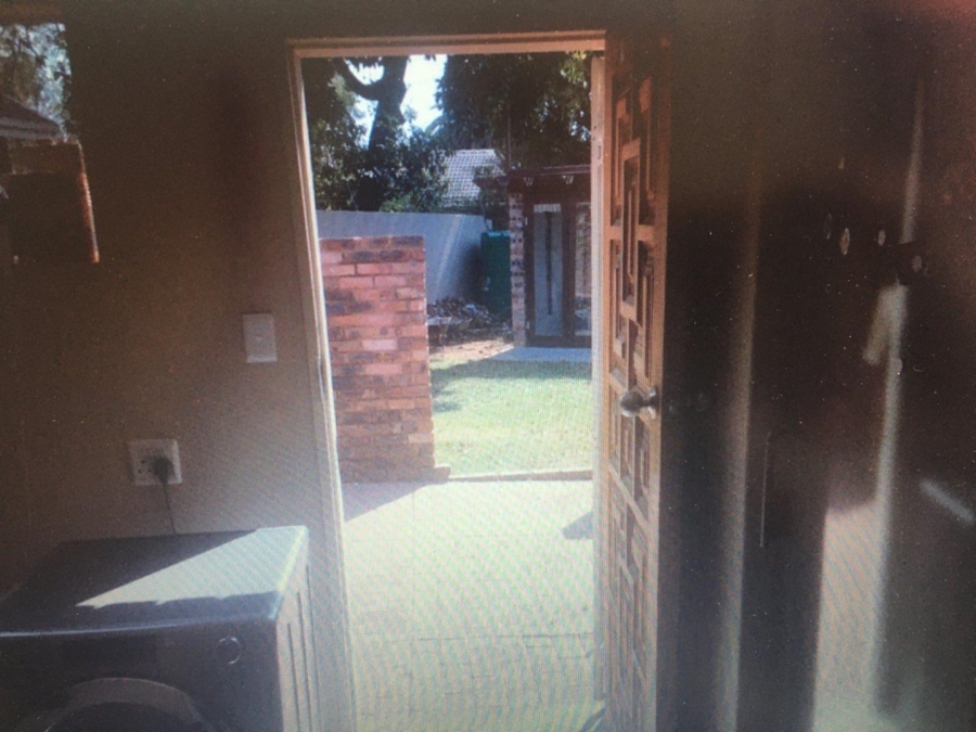 To Let 4 Bedroom Property for Rent in Rooihuiskraal Gauteng