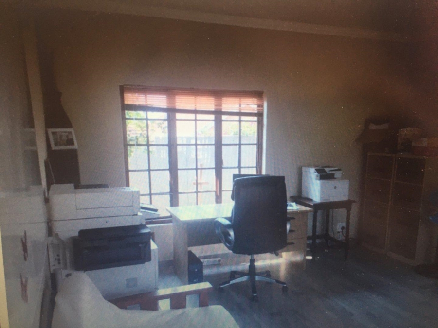 To Let 4 Bedroom Property for Rent in Rooihuiskraal Gauteng