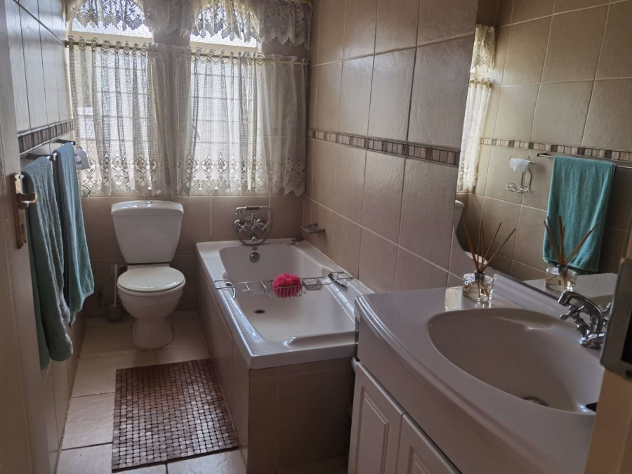 3 Bedroom Property for Sale in Glen Marais Gauteng