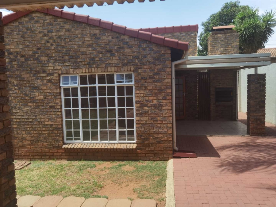 2 Bedroom Property for Sale in Glen Marais Gauteng