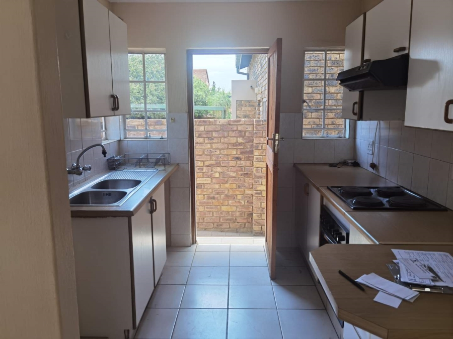 2 Bedroom Property for Sale in Glen Marais Gauteng