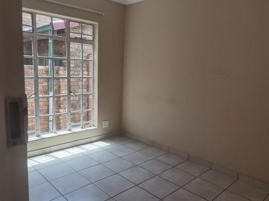 2 Bedroom Property for Sale in Glen Marais Gauteng