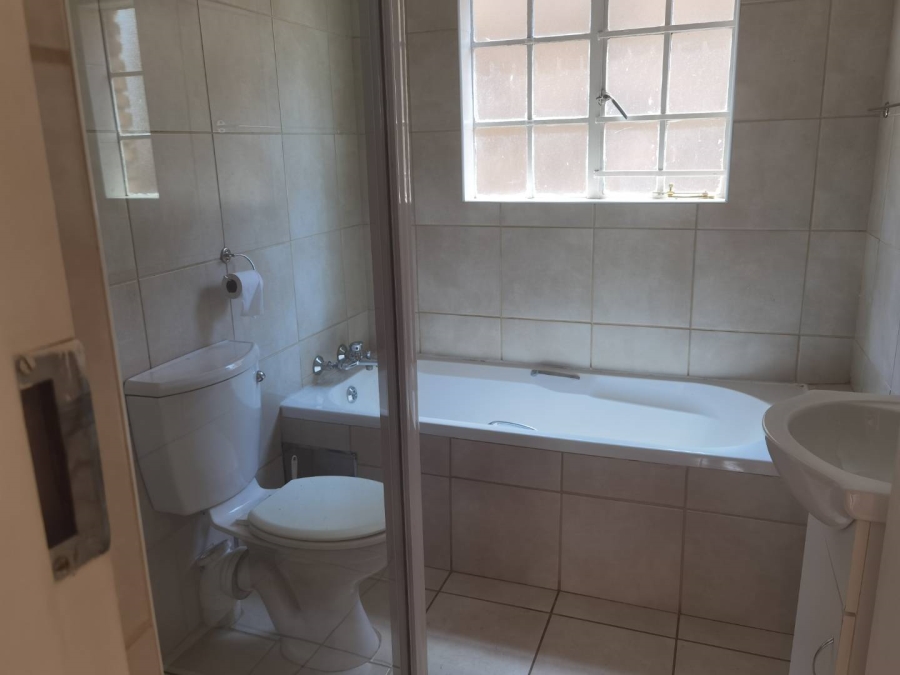 2 Bedroom Property for Sale in Glen Marais Gauteng