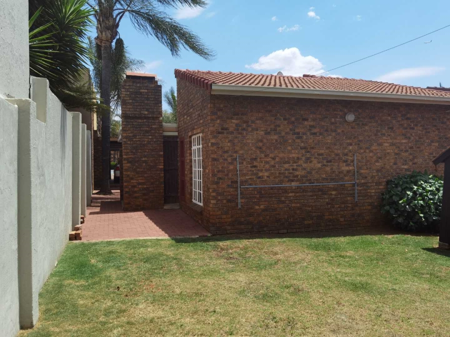 2 Bedroom Property for Sale in Glen Marais Gauteng