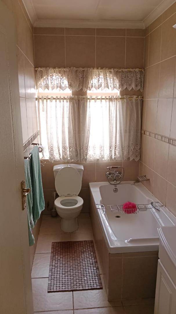 3 Bedroom Property for Sale in Glen Marais Gauteng