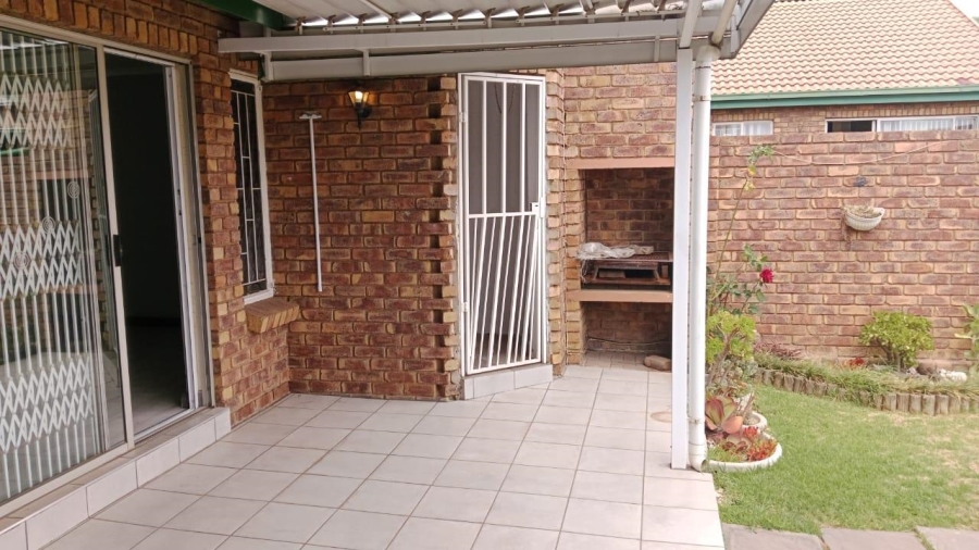 3 Bedroom Property for Sale in Glen Marais Gauteng