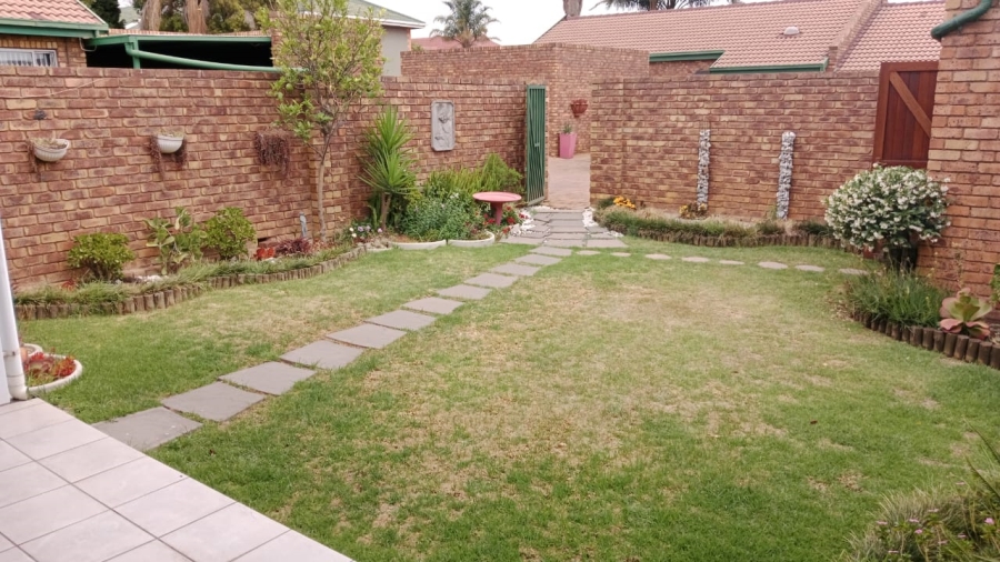 3 Bedroom Property for Sale in Glen Marais Gauteng